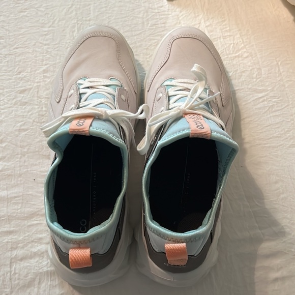 26. Ecco Fluid Form Tennis Shoes / Sneakers in Off White, Cyan, and Peach - Picture 6 of 12